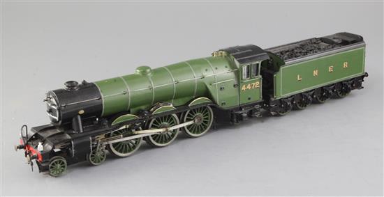 A scratch built O gauge LNER 4-6-2 Flying Scotsman locomotive and tender, number 4472, green livery, overall 51cm